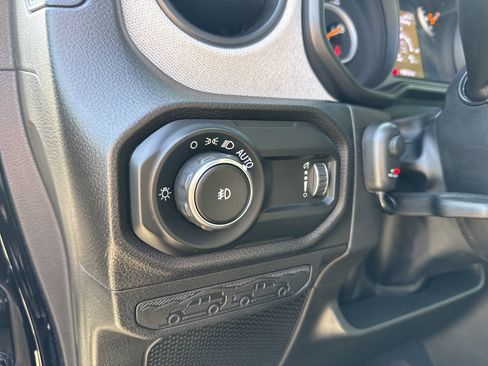 Used 2024 Jeep Wrangler Unlimited Sport AWD/4WD image 29