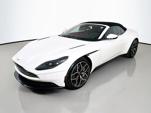 Used 2019 Aston Martin DB11 Volante image 3