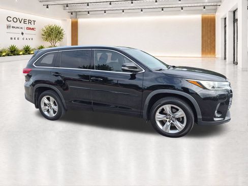Used 2018 Toyota Highlander Limited FWD image 13