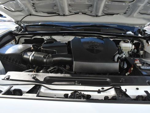 Certified 2021 Toyota Tacoma TRD Off-Road image 29