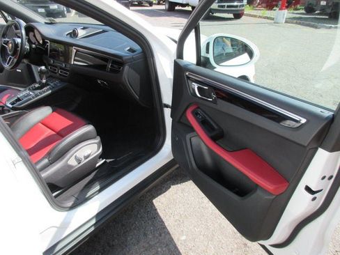 Used 2021 Porsche Macan AWD/4WD image 21