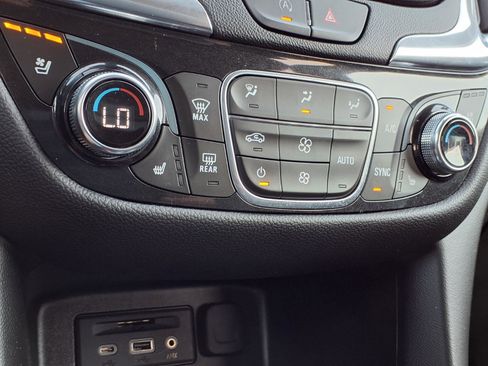 Used 2022 Chevrolet Equinox Premier image 6