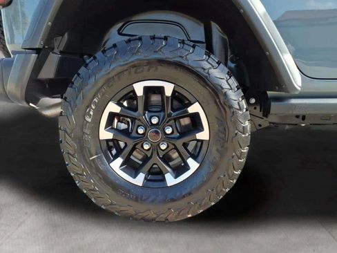 Used 2025 Jeep Wrangler Unlimited Rubicon AWD/4WD image 20