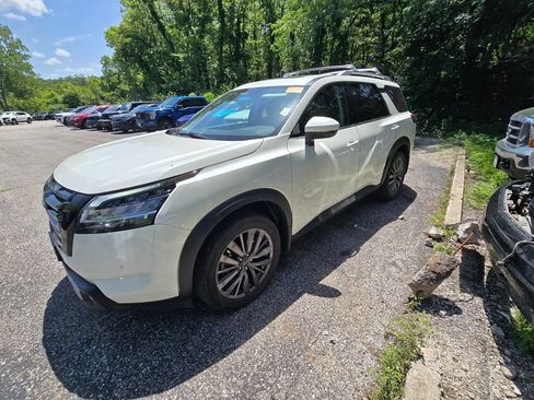 Used 2023 Nissan Pathfinder SL w/ SL Premium Package AWD/4WD image 2
