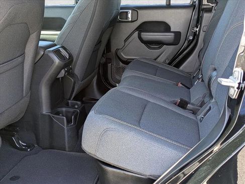 Used 2024 Jeep Gladiator Sport image 16