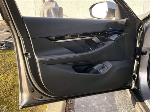 Used 2024 BMW 530i image 25