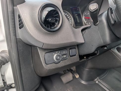 Used 2025 Mercedes-Benz Sprinter 2500 image 18