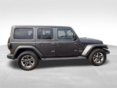 Used 2018 Jeep Wrangler Unlimited Sahara AWD/4WD image 6