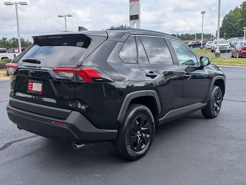 Used 2021 Toyota RAV4 LE FWD image 3