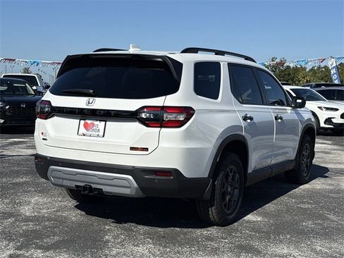 New 2025 Honda Pilot TrailSport image 5