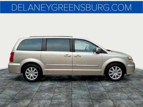 Used 2015 Chrysler Town & Country Touring FWD image 2