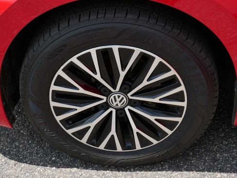 Used 2019 Volkswagen Jetta SE w/ Cold Weather Package FWD image 15