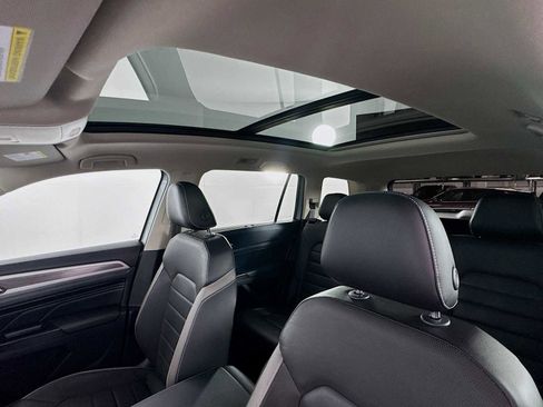 Used 2021 Volkswagen Atlas SEL Premium image 16