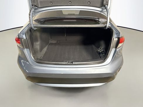 Used 2022 Toyota Corolla LE FWD image 34