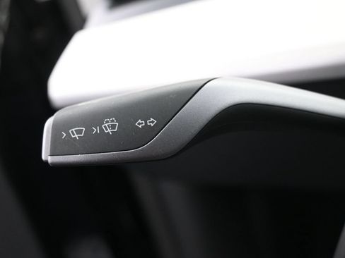 Used 2024 Tesla Model Y Long Range AWD/4WD image 17