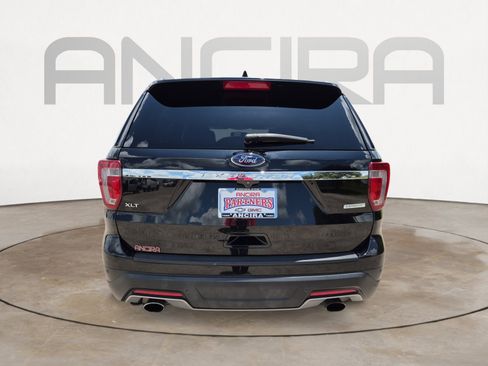 Used 2018 Ford Explorer XLT FWD image 8