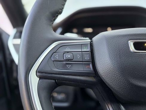 Used 2023 Jeep Grand Cherokee L Laredo image 20