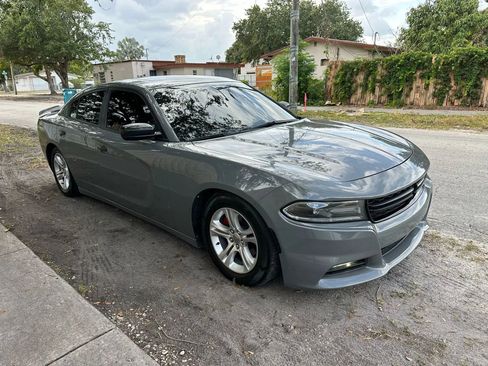 Used 2019 Dodge Charger SXT image 3