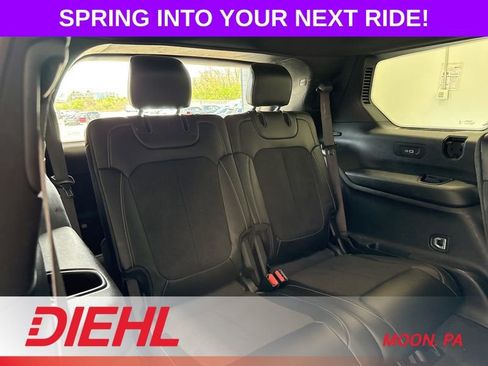 Used 2023 Jeep Grand Cherokee L Laredo image 12