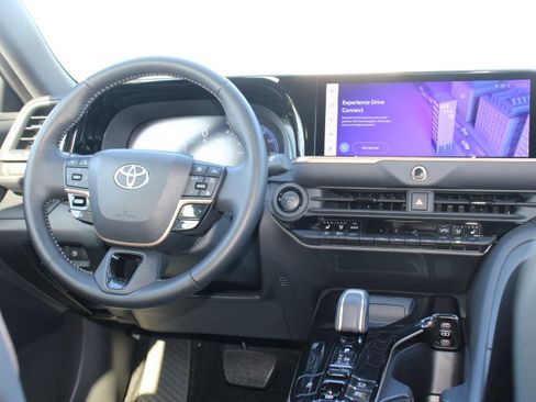 Used 2025 Toyota Crown Signia image 26