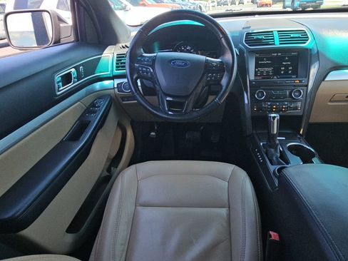 Used 2016 Ford Explorer XLT w/ Equipment Group 202A FWD image 9