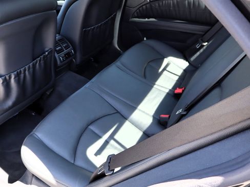 Used 2005 Mercedes-Benz E 500 4MATIC Sedan image 19