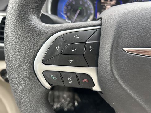 Used 2016 Chrysler 200 Limited FWD image 15
