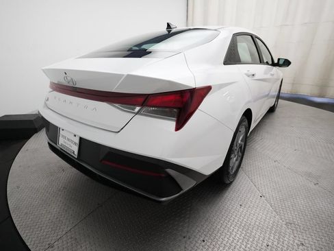 Used 2024 Hyundai Elantra SEL FWD image 13