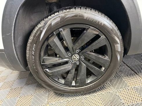 Used 2022 Volkswagen Atlas Cross Sport SE image 38