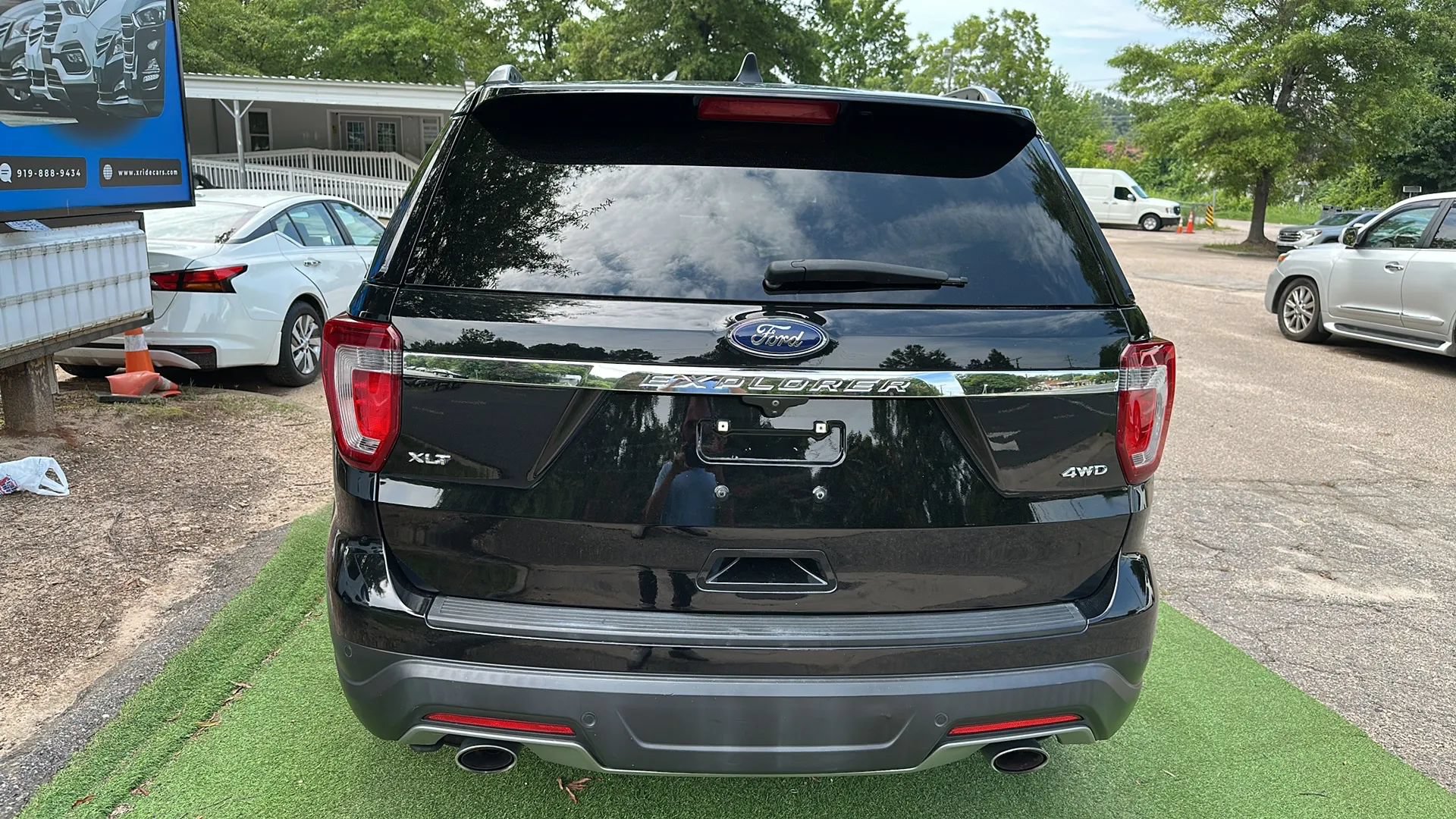 Used 2018 Ford Explorer XLT AWD/4WD image 5