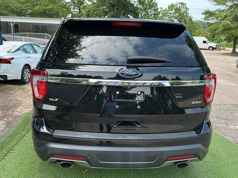 Used 2018 Ford Explorer XLT AWD/4WD image 5