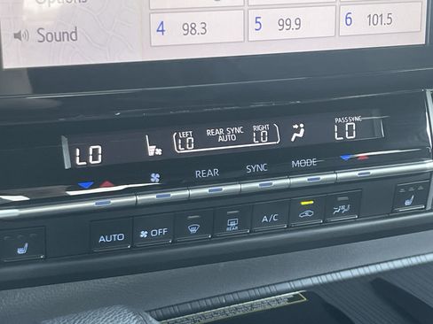 Used 2022 Toyota Sienna XSE FWD image 25