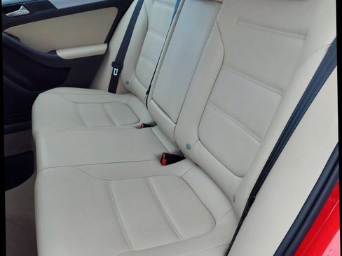 Used 2012 Volkswagen Jetta TDI w/ TDI Appearance Pkg FWD image 9