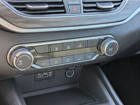 Used 2025 Nissan Altima 2.5 SV image 19