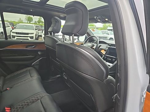 Used 2022 Jeep Grand Cherokee Summit AWD/4WD image 98