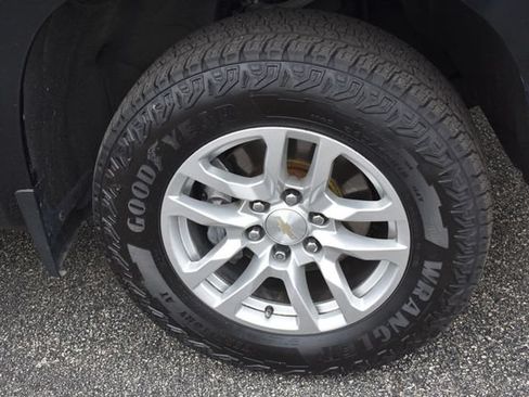 Used 2022 Chevrolet Silverado 1500 LT AWD/4WD image 11