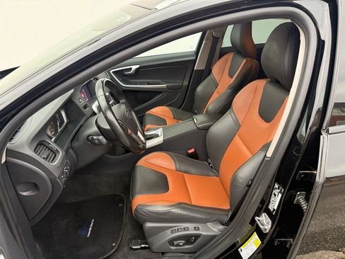 Used 2018 Volvo V60 T5 Cross Country w/ Convenience Package image 3