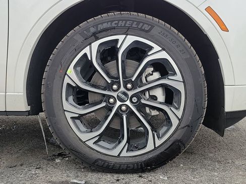 New 2026 Lincoln Nautilus Reserve image 9