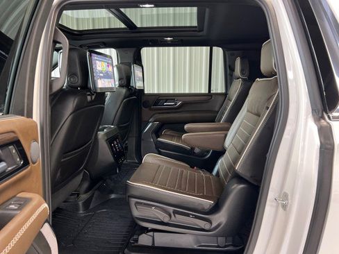 Used 2025 GMC Yukon XL Denali Ultimate w/ LPO, Floor Liner Package image 15