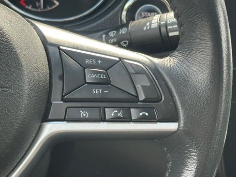 Used 2017 Nissan Rogue SV AWD/4WD image 23