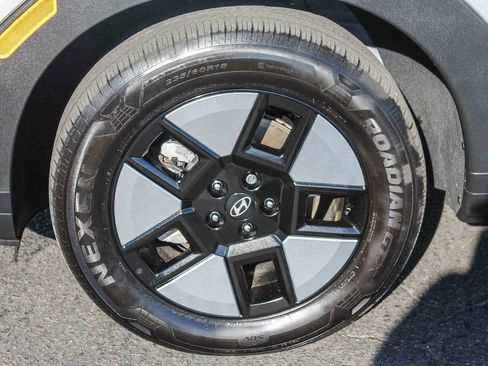 Certified 2025 Hyundai Santa Fe SEL image 7