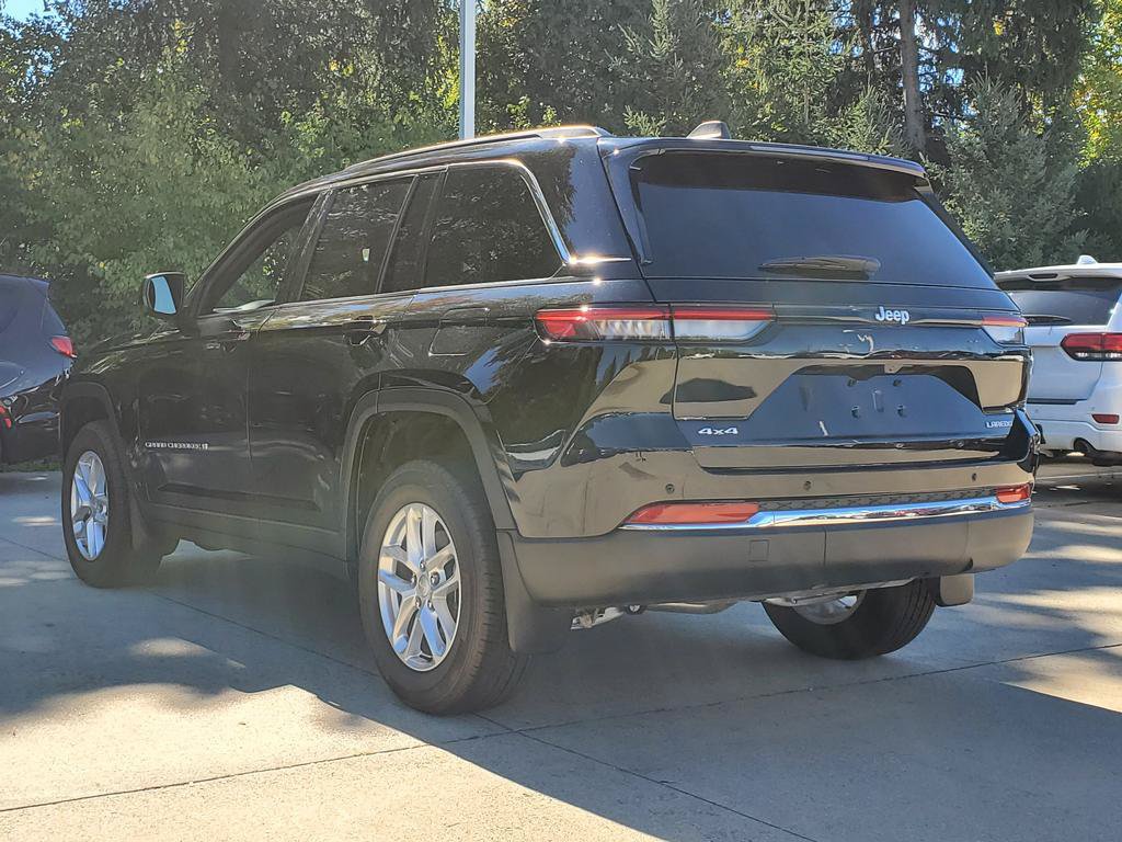 New 2026 Jeep Grand Cherokee Laredo w/ MOPAR Finishing Package AWD/4WD image 4