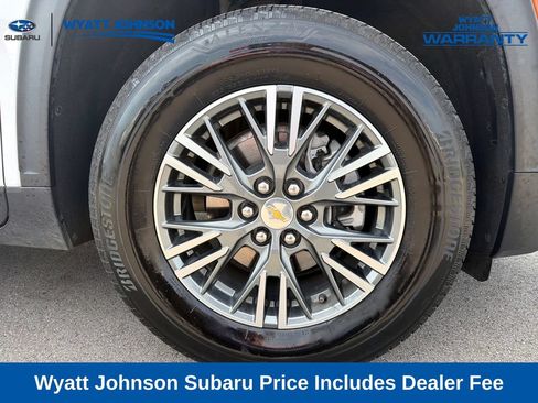 Used 2025 Chevrolet Traverse LT AWD/4WD image 12