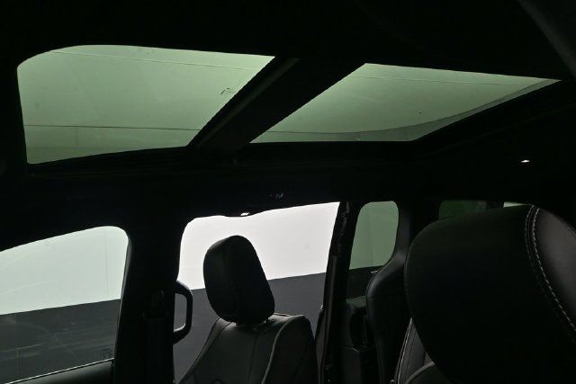 Used 2026 Chrysler Pacifica Limited FWD image 10