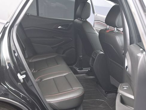 Used 2024 Chevrolet Trax RS w/ Sunroof Package FWD image 12