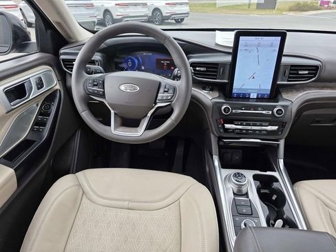 Used 2020 Ford Explorer Platinum w/ Premium Technology Package image 6