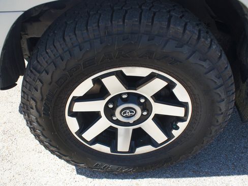 Used 2019 Toyota 4Runner TRD Off-Road Premium AWD/4WD image 25