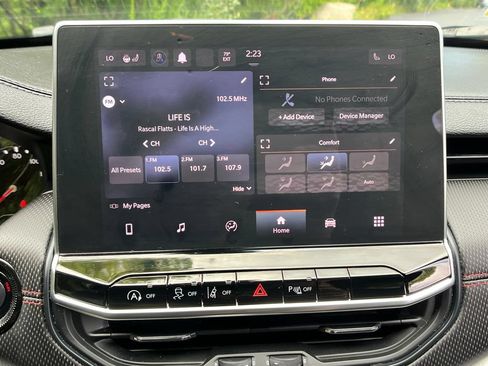 Used 2023 Jeep Compass Trailhawk w/ Trailhawk Convenience Group AWD/4WD image 18