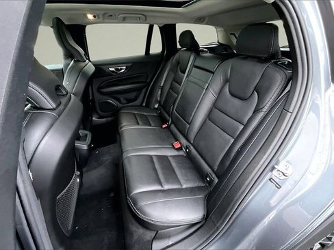 Used 2020 Volvo V60 T5 Cross Country image 21