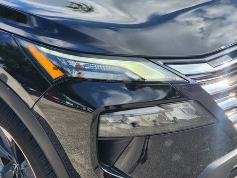 Used 2024 Nissan Rogue SV FWD image 9